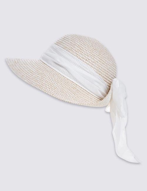 Beyaz Şal Detaylı Şapka