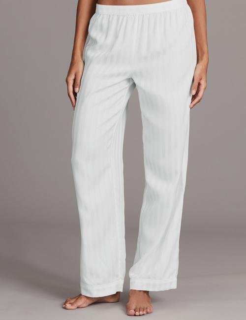 Beyaz Çizgi Desenli Uzun Kollu Pijama Takımı