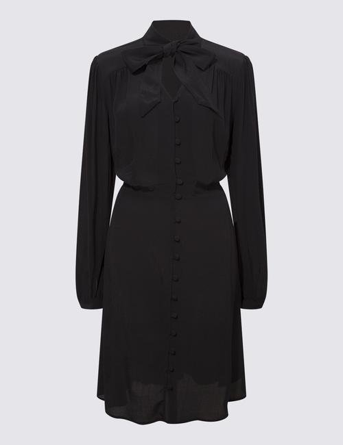 Siyah Yaka Detaylı Mini Elbise