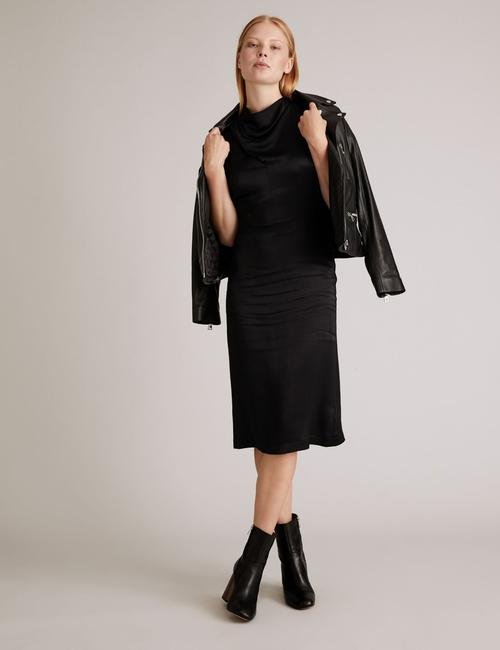 Siyah Saten Dökümlü Yaka Waisted Elbise
