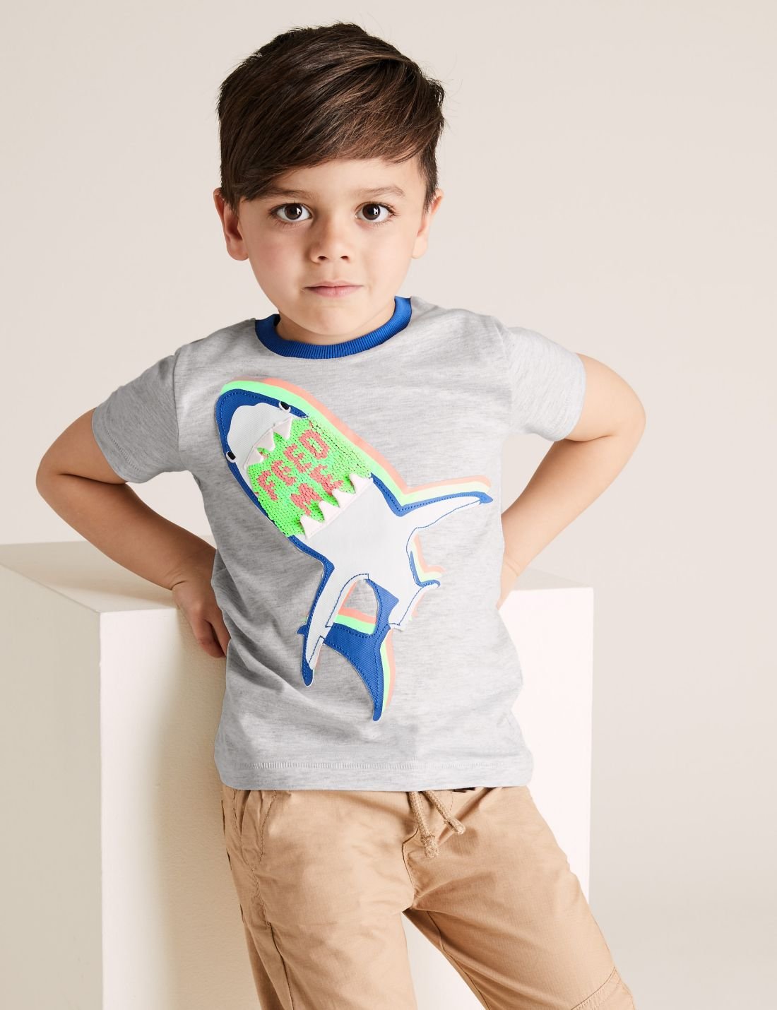 Köpekbalığı Desenli Çift Yönlü Pullu T-Shirt (2-7 Yaş)