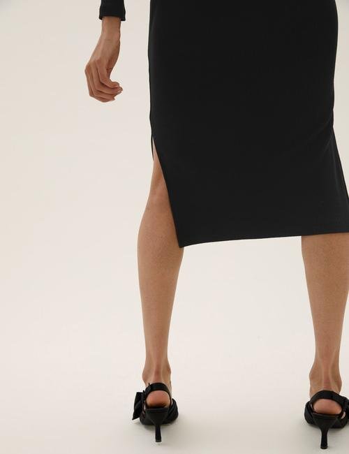 Siyah V Yaka Yırtmaç Detaylı Midi Elbise