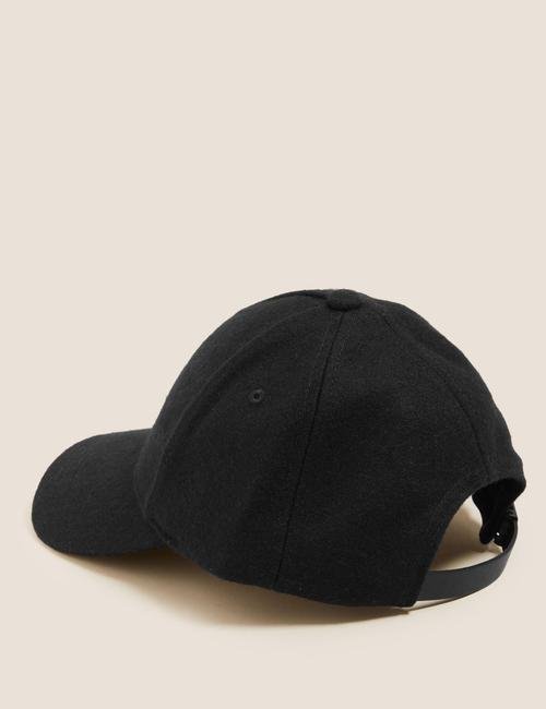 Siyah Yünlü Şapka