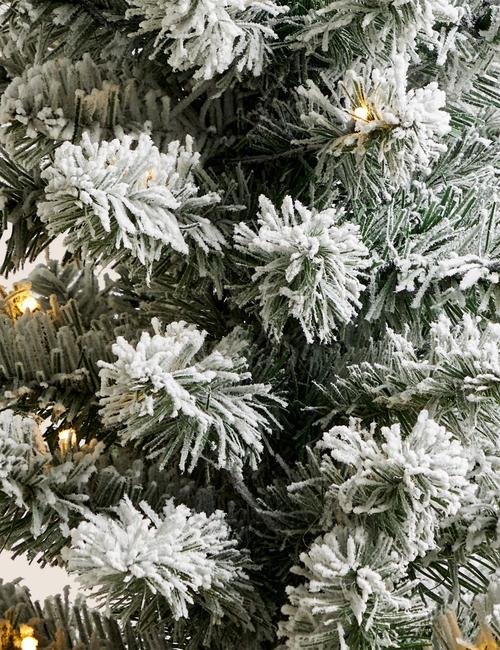 Beyaz Kar Detaylı Işıklı Yılbaşı Ağacı