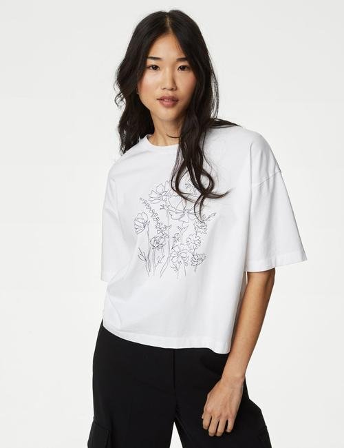 Beyaz Saf Pamuklu Çiçek Desenli Kısa Kollu T-Shirt