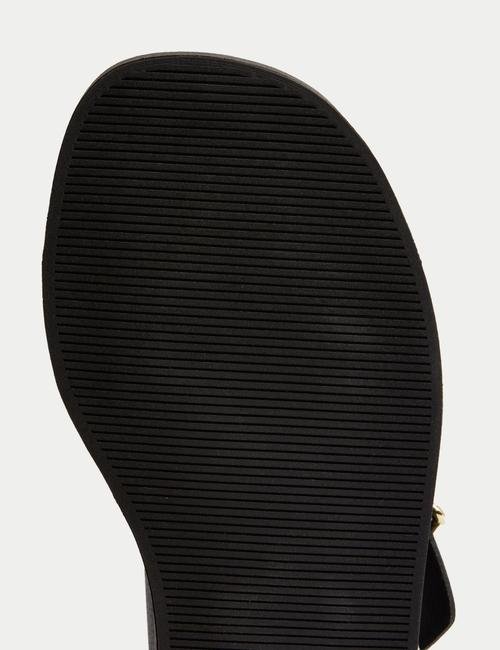 Siyah Toka Detaylı Deri Sandalet