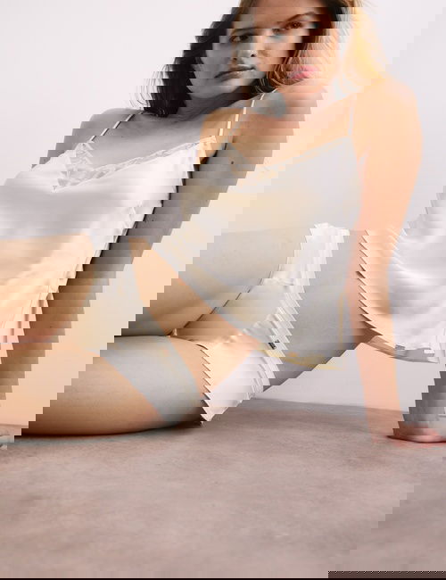 Krem ​Trousseau İpek İşlemeli Atlet​